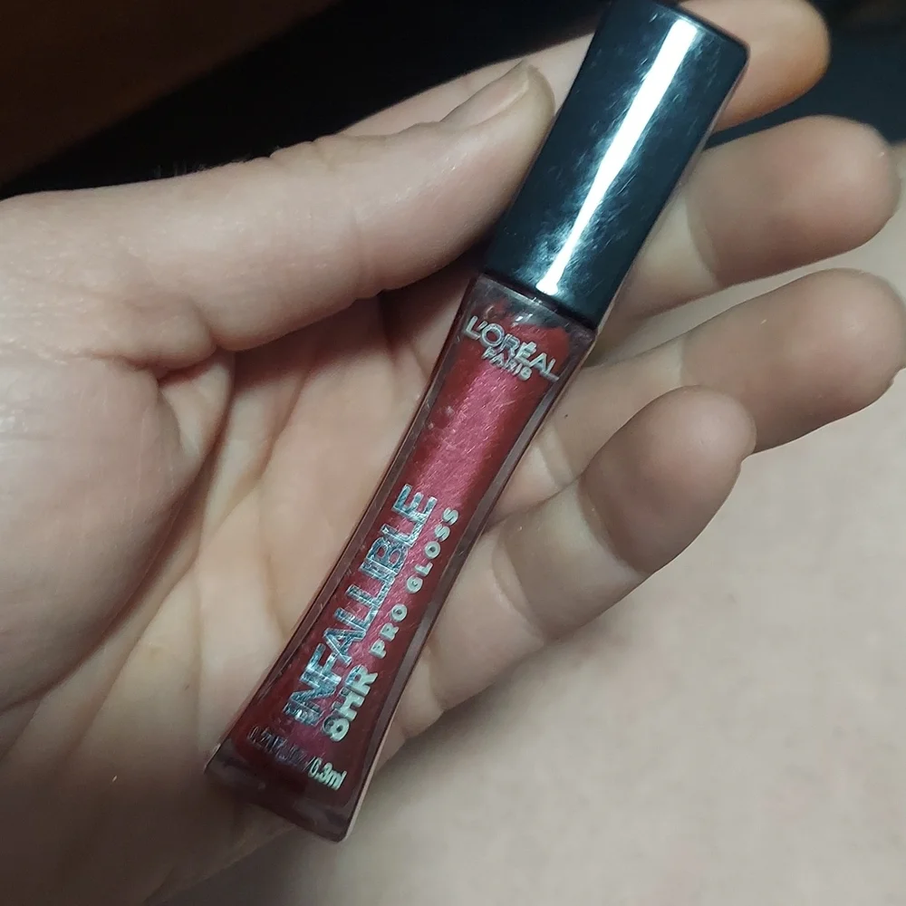 ⭐🎉Loreal Rebel Red Lip Gloss